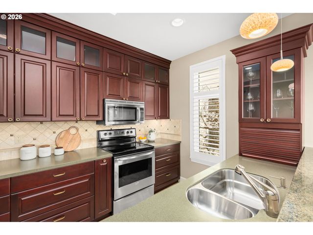 225 S MONTGOMERY St ES-10, Portland, OR 97201