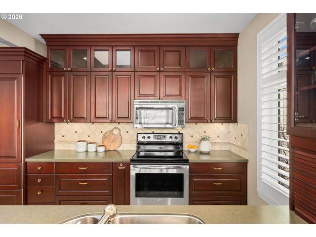 225 S MONTGOMERY St ES-10, Portland, OR 97201