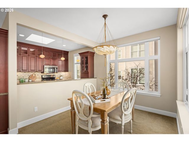 225 S MONTGOMERY St ES-10, Portland, OR 97201