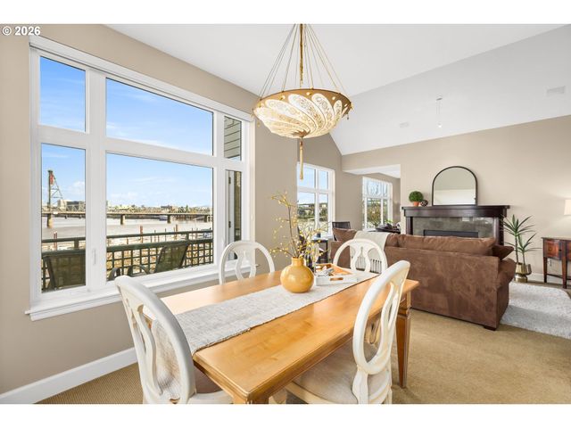 225 S MONTGOMERY St ES-10, Portland, OR 97201