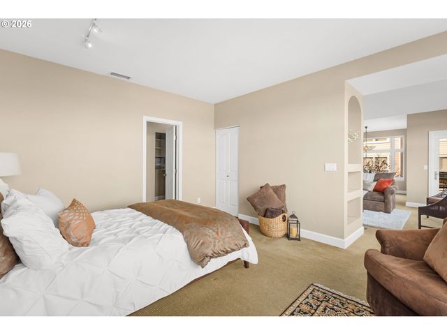 225 S MONTGOMERY St ES-10, Portland, OR 97201