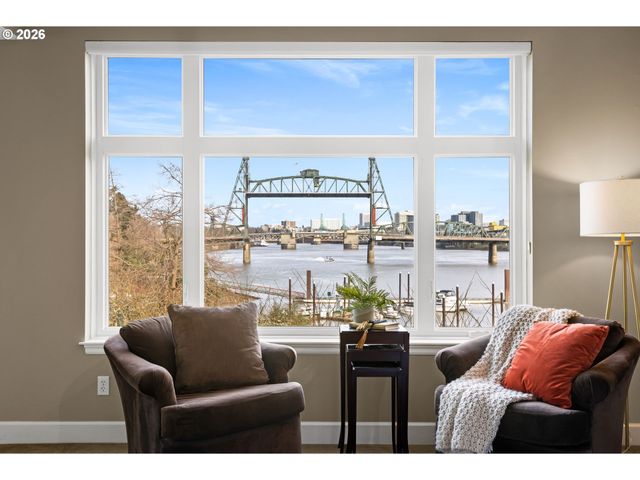 225 S MONTGOMERY St ES-10, Portland, OR 97201