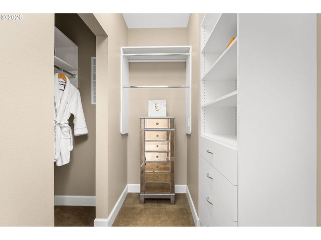 225 S MONTGOMERY St ES-10, Portland, OR 97201