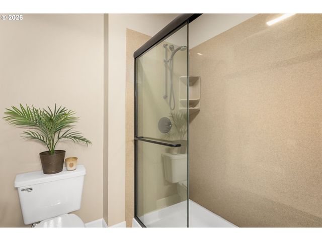 225 S MONTGOMERY St ES-10, Portland, OR 97201