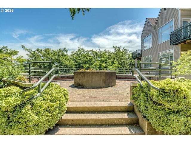 225 S MONTGOMERY St ES-10, Portland, OR 97201