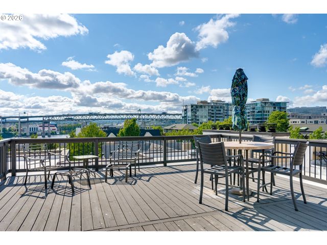 225 S MONTGOMERY St ES-10, Portland, OR 97201