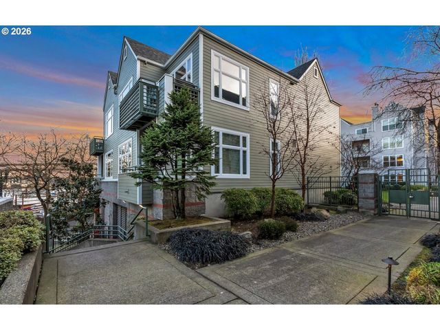 225 S MONTGOMERY St ES-10, Portland, OR 97201