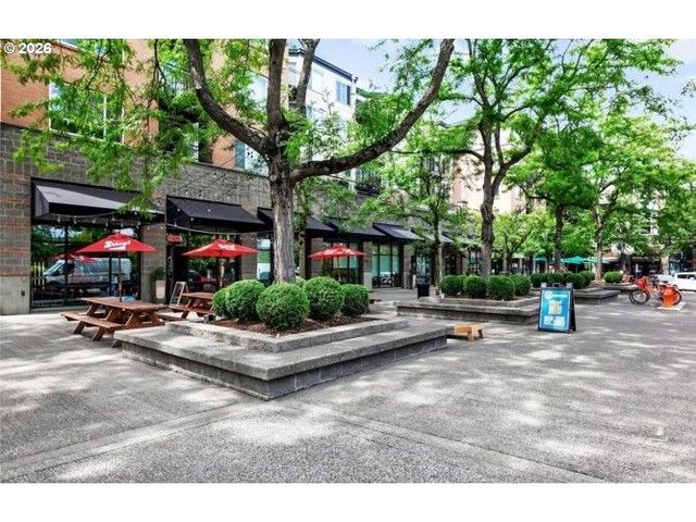 225 S MONTGOMERY St ES-10, Portland, OR 97201