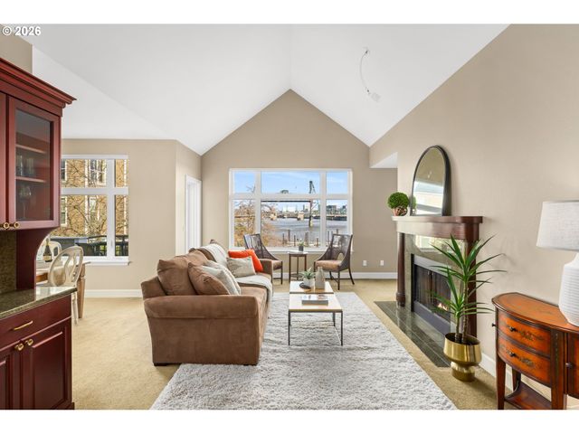 225 S MONTGOMERY St ES-10, Portland, OR 97201