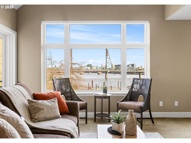 225 S MONTGOMERY St ES-10, Portland, OR 97201