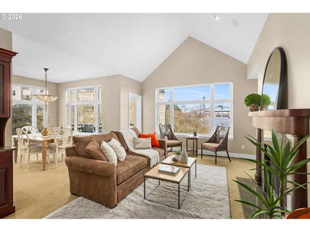 225 S MONTGOMERY St ES-10, Portland, OR 97201