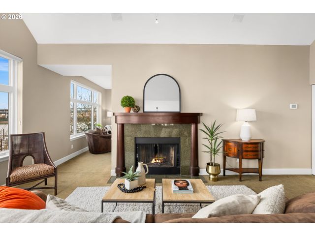 225 S MONTGOMERY St ES-10, Portland, OR 97201