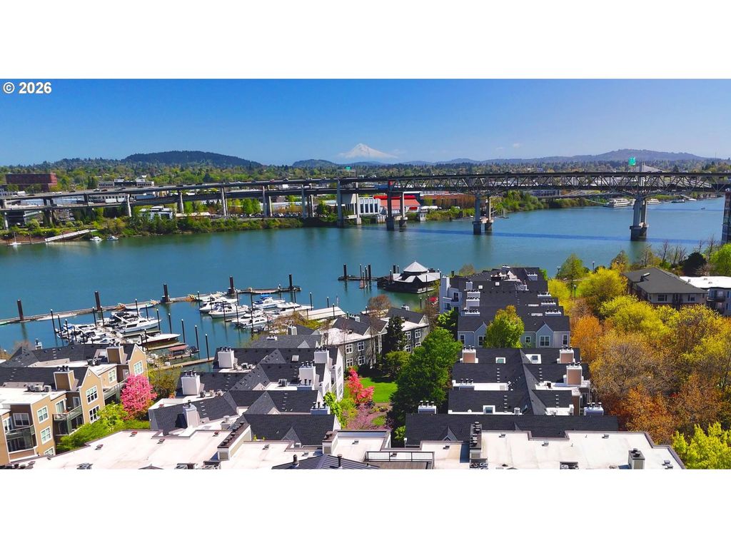 225 S MONTGOMERY St ES-10, Portland, OR 97201