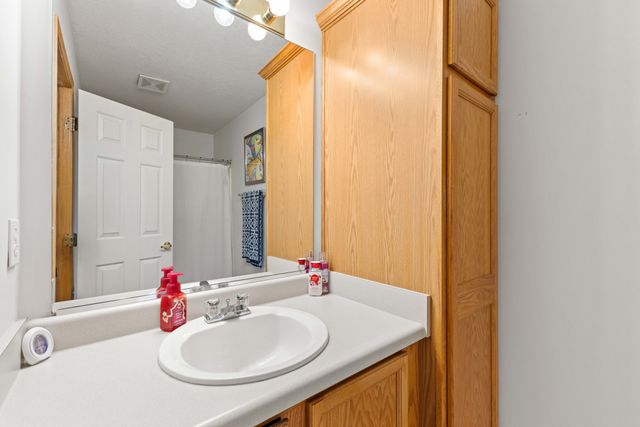 10415 Hickory Drive 9, Urbandale, IA 50322