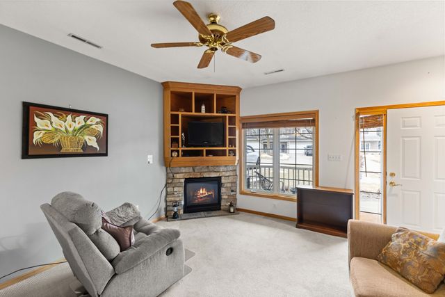 10415 Hickory Drive 9, Urbandale, IA 50322