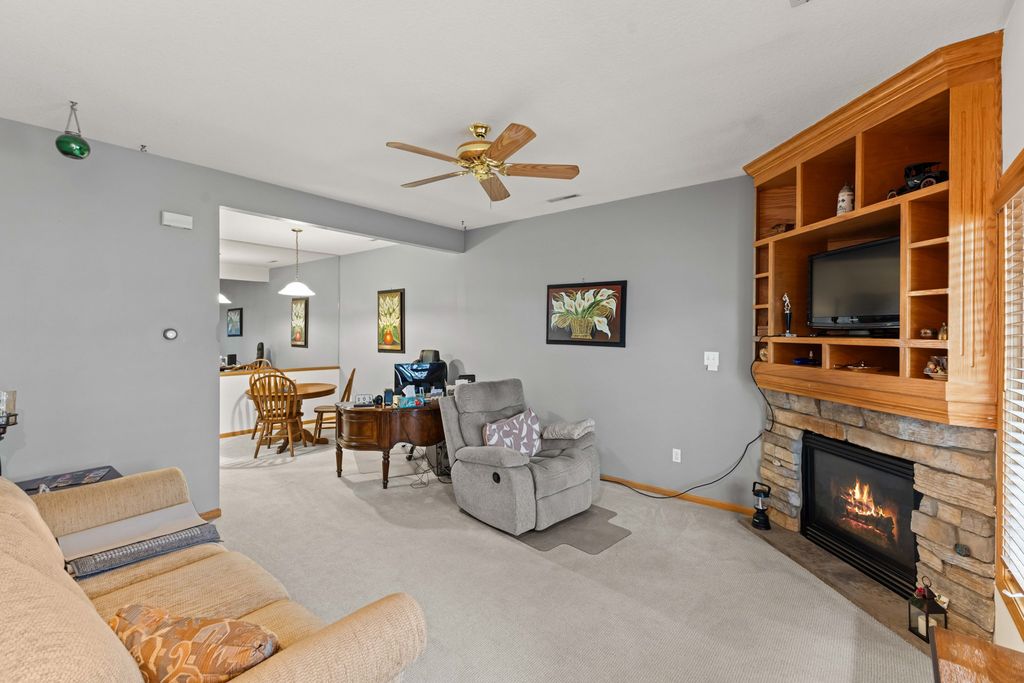 10415 Hickory Drive 9, Urbandale, IA 50322