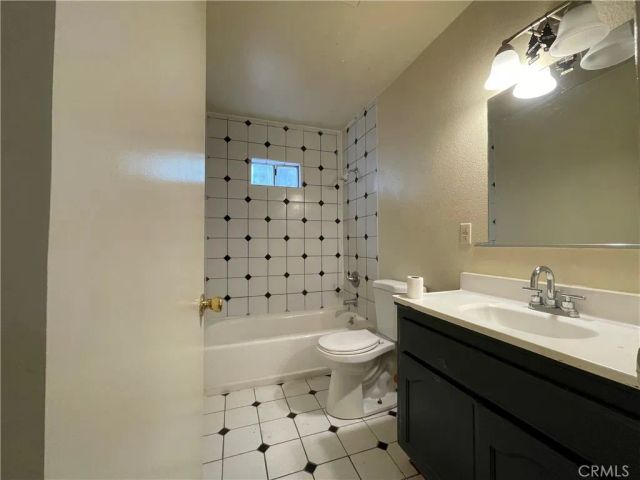 1349 Walnut Avenue, Long Beach, CA 90813
