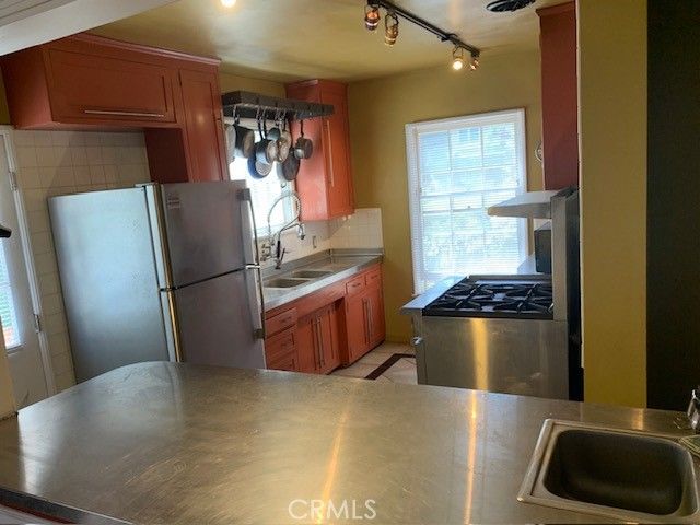 1826 Wellington Road, Los Angeles, CA 90019