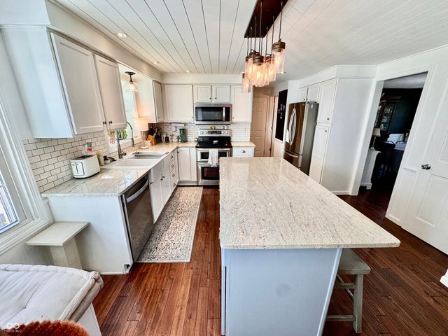 6607 Stearns Hill Drive, Indianapolis, IN 46237