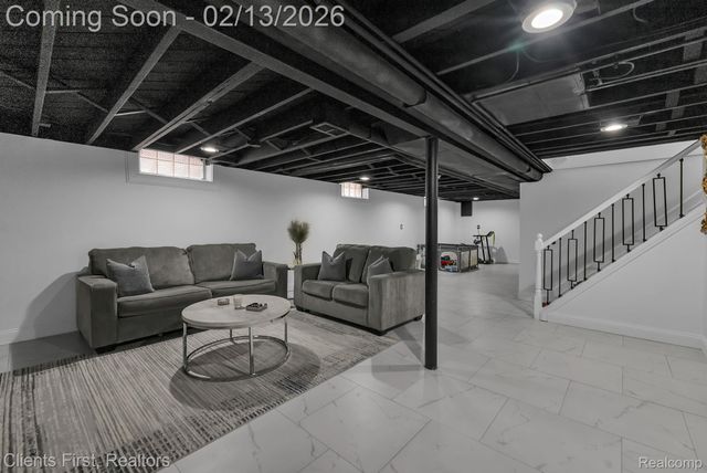 20524 Carlysle Street, Dearborn, MI 48124