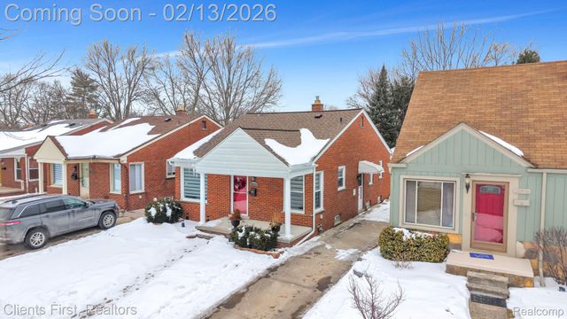 20524 Carlysle Street, Dearborn, MI 48124