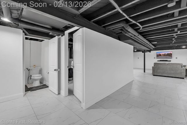 20524 Carlysle Street, Dearborn, MI 48124