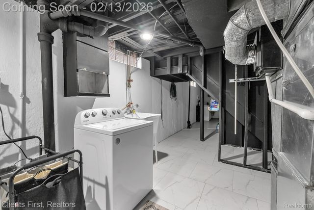 20524 Carlysle Street, Dearborn, MI 48124