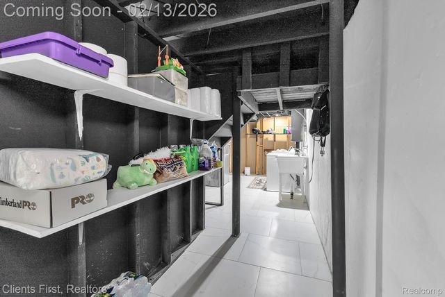 20524 Carlysle Street, Dearborn, MI 48124