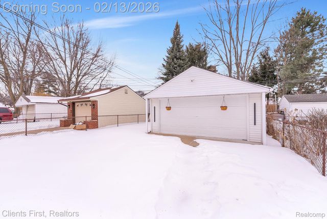 20524 Carlysle Street, Dearborn, MI 48124
