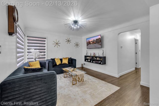 20524 Carlysle Street, Dearborn, MI 48124