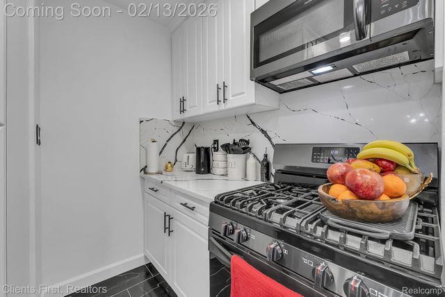 20524 Carlysle Street, Dearborn, MI 48124