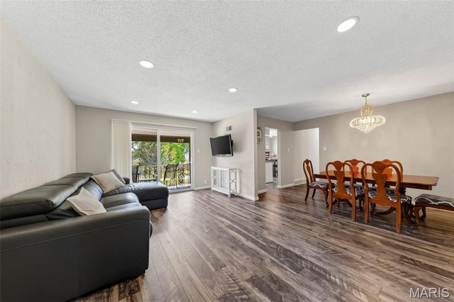 11999 Villa Dorado Drive E, St Louis, MO 63146