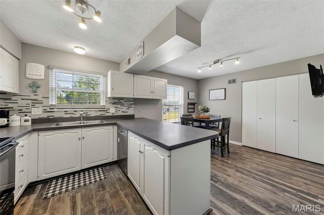 11999 Villa Dorado Drive E, St Louis, MO 63146