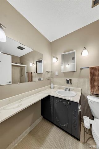 11999 Villa Dorado Drive E, St Louis, MO 63146
