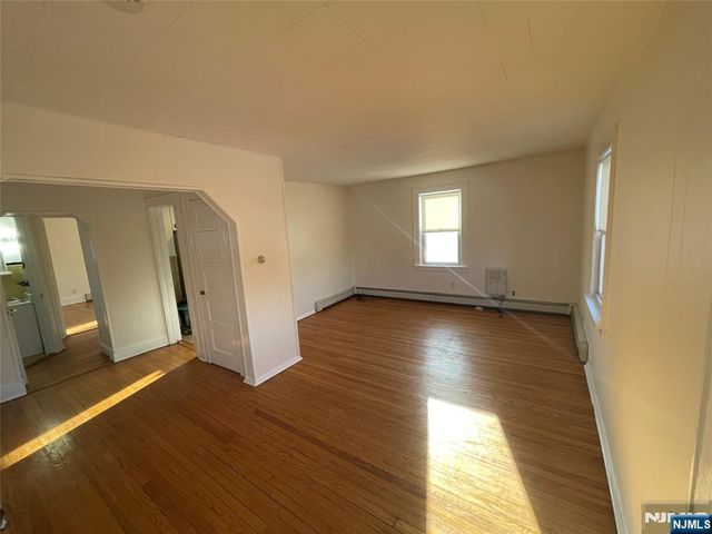 126 Hickory Avenue, Bergenfield, NJ 07621