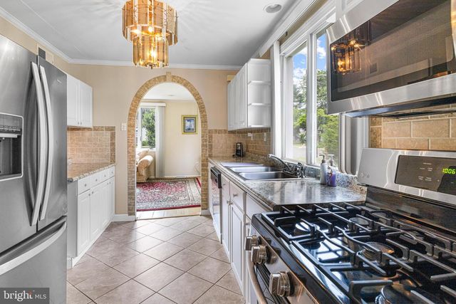 906 OAK TER, Southampton, PA 18966