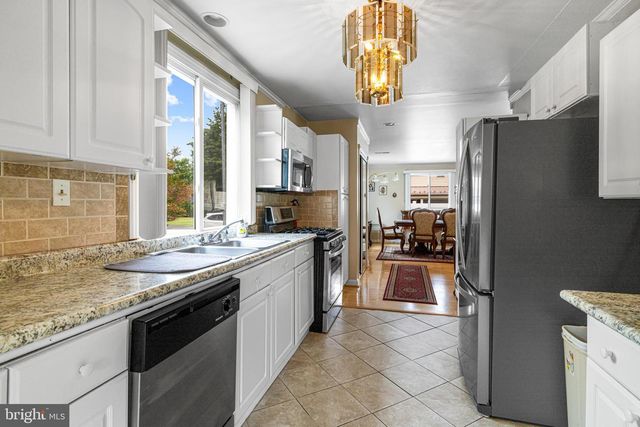 906 OAK TER, Southampton, PA 18966