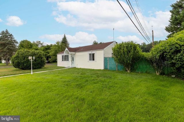 906 OAK TER, Southampton, PA 18966