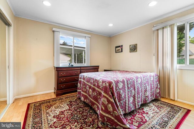 906 OAK TER, Southampton, PA 18966