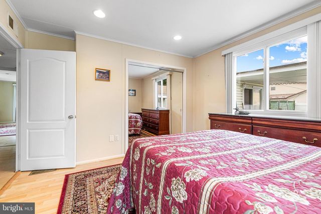 906 OAK TER, Southampton, PA 18966
