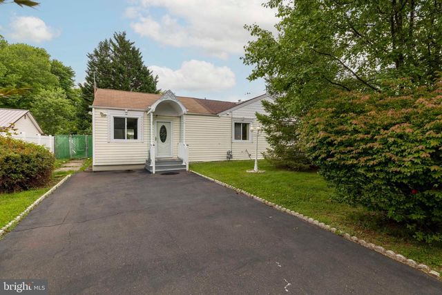 906 OAK TER, Southampton, PA 18966