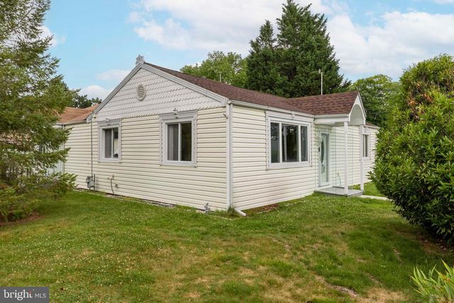 906 OAK TER, Southampton, PA 18966