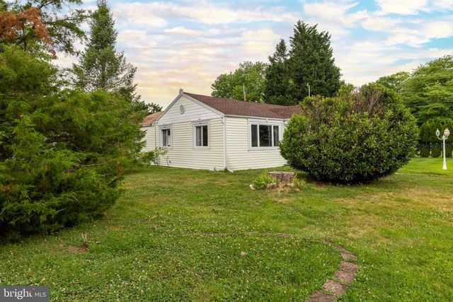 906 OAK TER, Southampton, PA 18966