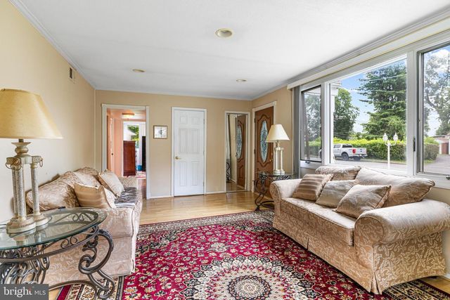 906 OAK TER, Southampton, PA 18966