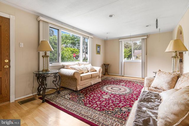 906 OAK TER, Southampton, PA 18966
