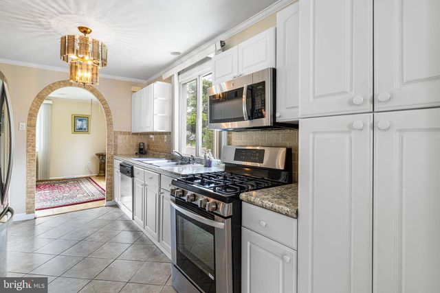 906 OAK TER, Southampton, PA 18966