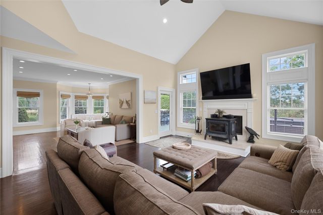 547 Shore Drive, Oakdale, NY 11769