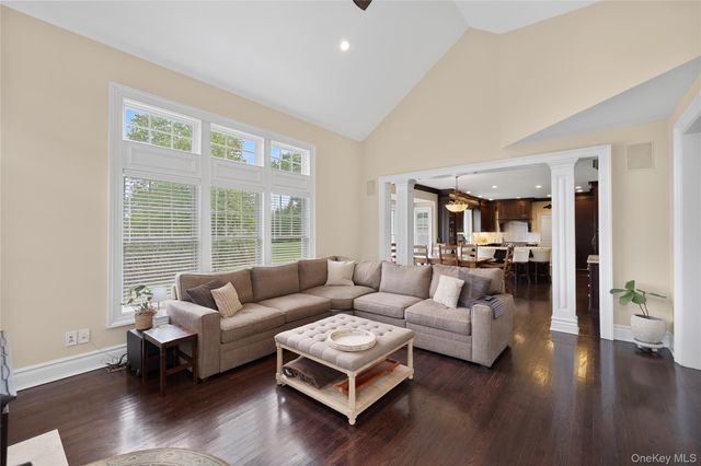 547 Shore Drive, Oakdale, NY 11769