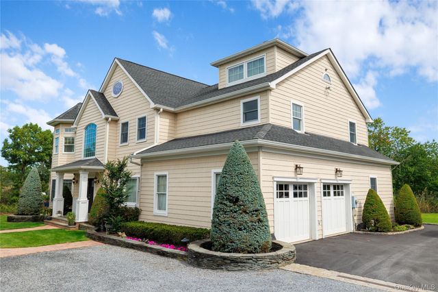 547 Shore Drive, Oakdale, NY 11769