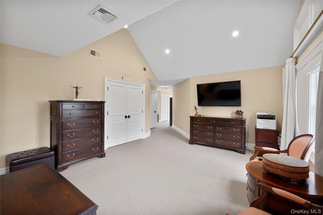 547 Shore Drive, Oakdale, NY 11769